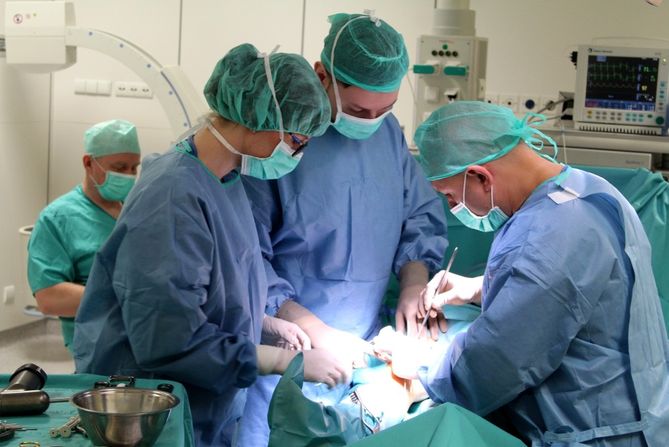 Wszczepienie bioimplantu to pierwszy taki zabieg w Polsce