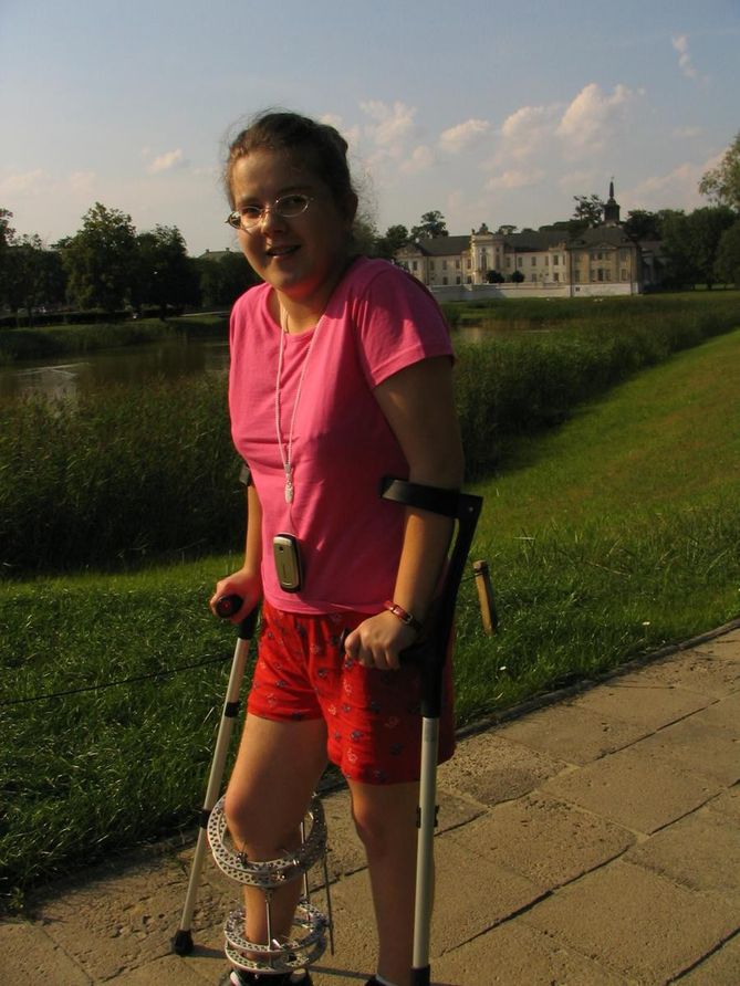 Każdy krok był dla dziewczyny bolesny