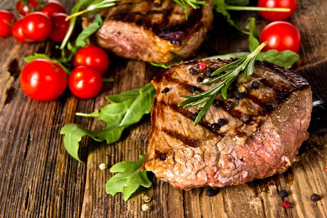 Wielbiciele grillowania powinni doprawiać mięso świeżym rozmarynem