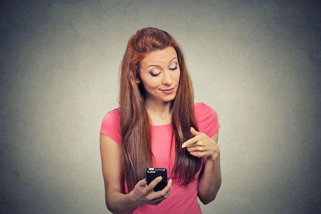 Komunikacja przez SMS-y może być przyczyną wielu nieporozumień w związku