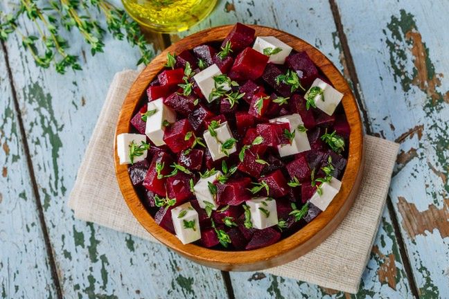 Buraki naturalnie oczyszczają organizm z toksyn, dlatego powinny się znaleźć w menu osób na diecie