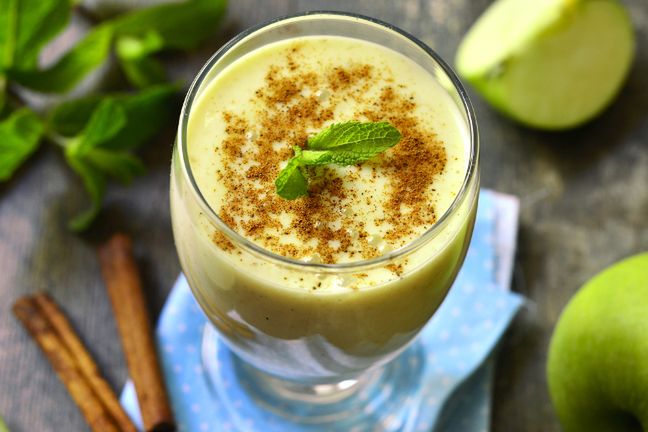 Przygotowując jabłkowe smoothie, wykorzystajmy owoce ze skórką, która zawiera wiele cennych składników odżywczych