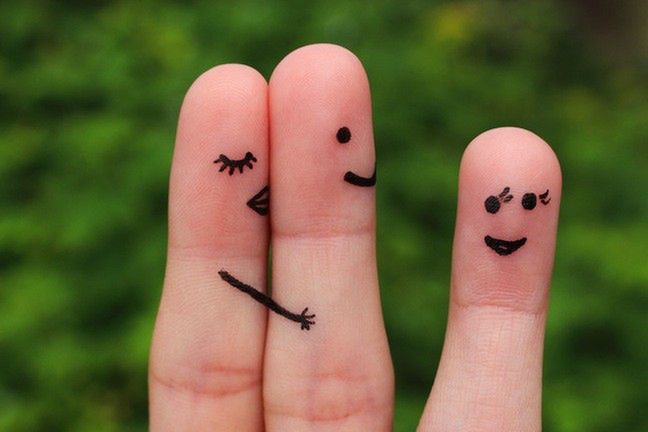 Mężczyźni to wzrokowcy i często nie mogą oprzeć się, gdy flirtuje z nimi atrakcyjna kobieta