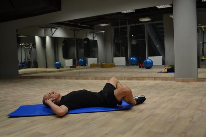 Sit-up – część pierwsza. Autor: Grzegorz Wichrzycki