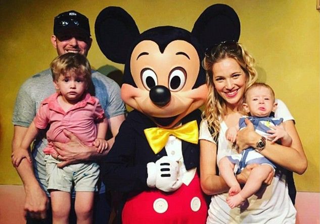 Michael Bublé z żoną i synami/ DailyMail