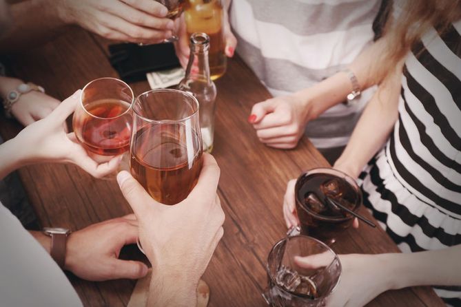 Spożywanie alkoholu w okresie dojrzewania może powodować nieodwracalne zmiany w mózgu
