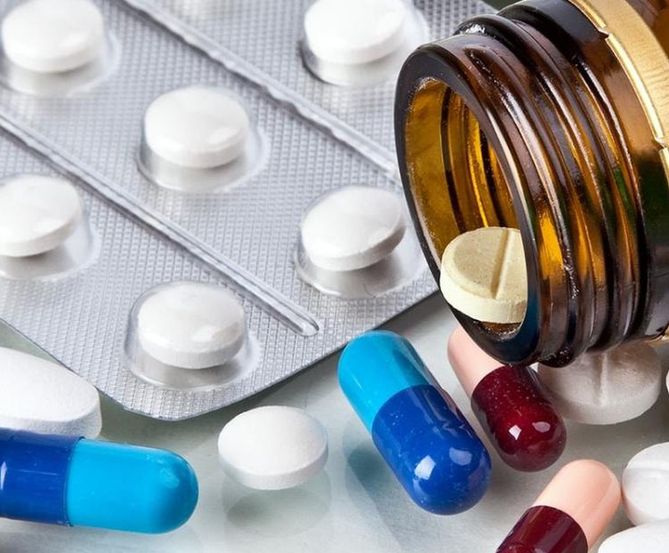 Plamienie przed okresem może być spowodowane niewłaściwie dobranymi środkami hormonalnymi