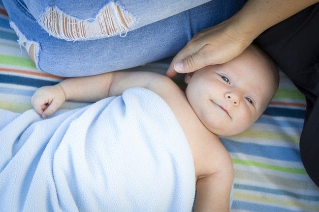 W razie wystąpienia nieprawidłowości w budowie napletka u dziecka można je naprawić drogą zabiegu chirurgicznego