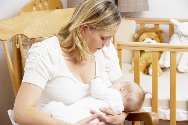 Kapturki do karmienia to przyrządy ułatwiające matce karmienie piersią