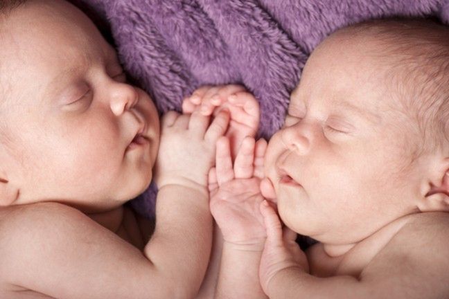 Bliźniacza ciąża może stanowić zagrożenie dla życia płodów i matki, ponieważ jest to ciąża wysokiego ryzyka