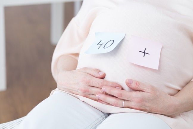 Ciąża po 40 jest możliwa, jednak z każdym kolejnym rokiem szanse na zajście w ciążę maleją