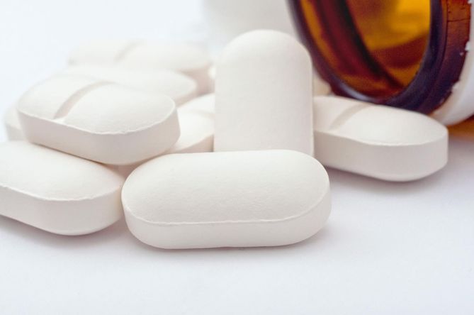 Wiele osób przyjmujących antybiotyki, zmaga się z biegunkami