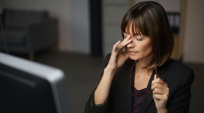 ZSO to najczęściej skutek długiej pracy przy monitorze komputera