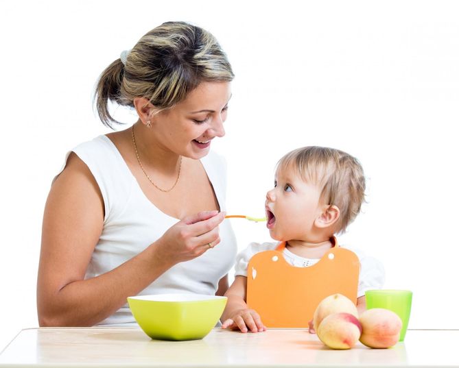 Dietę niemowlęcia trzeba rozszerzać ostrożnie
