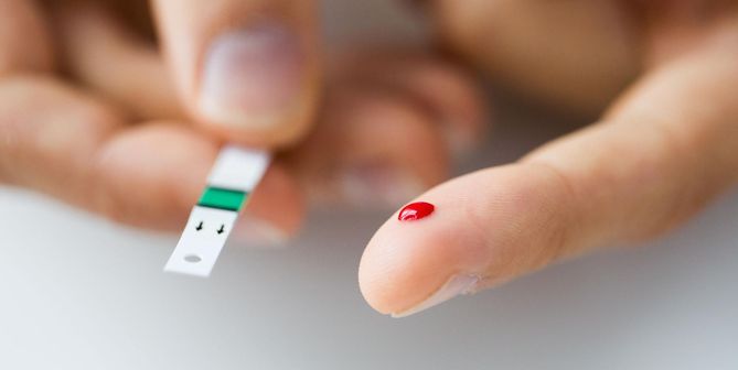 Kontrola poziomu cukru we krwi powinna się odbywać na czczo