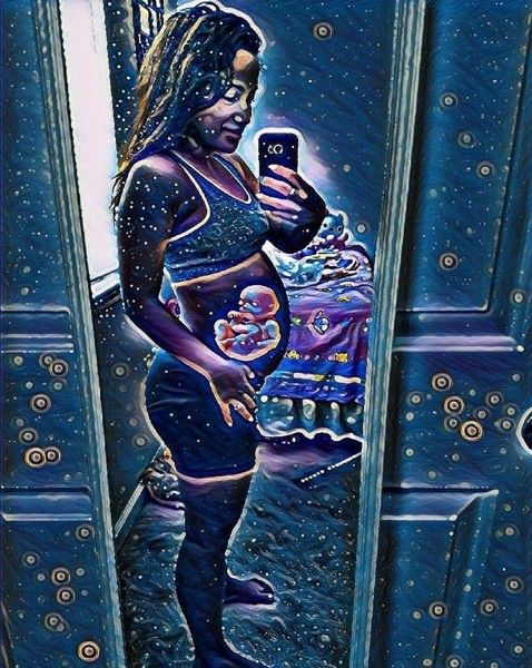 Coraz więcej matek robi sobie swoje pierwsze selfie z dzieckiem