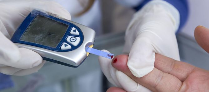 Oznaczenie stężenia glukozy powinno się odbywać przynajmniej raz na trzy lata u osób w grupie ryzyka