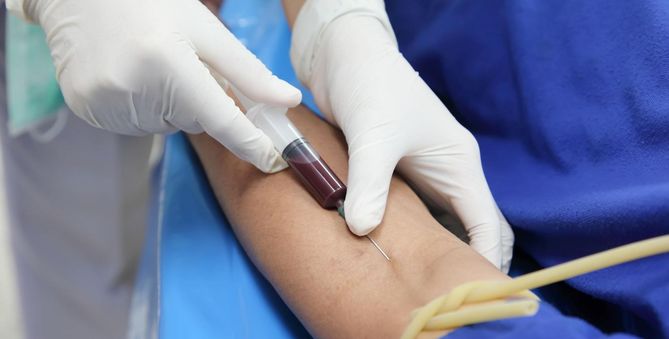 Podstawowymi badaniami, na podstawie których diagnozuje się cukrzyce ciążową, jest analiza moczu i krwi