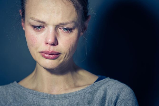 Hospitalizacje stosuje się u osób u których odnotowano myśli i próby samobójcze