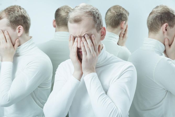 Można wyróżnić różne typy osobowści, m.in. osobowość paranoiczną