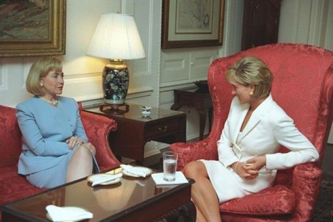 Księżna Diana wiedziała jak się ubrać stosownie do okoliczności, chociaż niejednokrotnie eksperymentowała z modą.