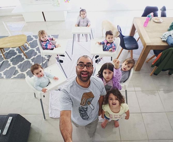 (Facebook.com/SurprisedbyFive) Kiedy na świat przyszli Keith, Ali, Penelope, Beatrix i Tiffany życie rodziny dosłownie przewróciło się do góry nogami