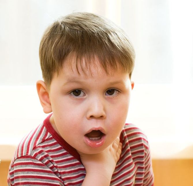 Krztusiec to choroba zakaźna, którą wywołuje pałeczka krztuśca i najczęściej cierpią na nią dzieci do 4. r.ż.