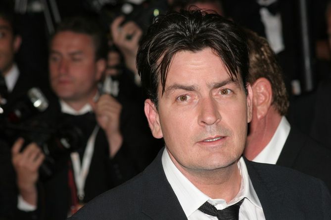 Charlie Sheen chciał popełnić samobójstwo, gdy zdiagnozowano u niego wirusa HIV