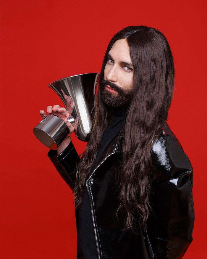 Conchita Wurst jak Michał Szpak Zadziwiająca metamorfoza drag queen