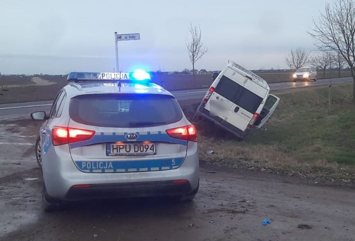 Pijany Kierowca Ucieczk Przed Policj Zako Czy W Rowie