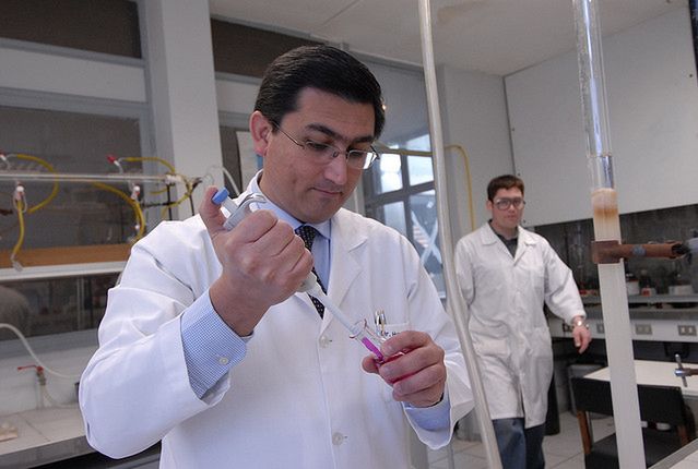 Wykonywanie badań laboratoryjnych