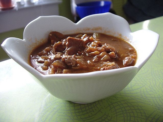 Porcja gulaszu