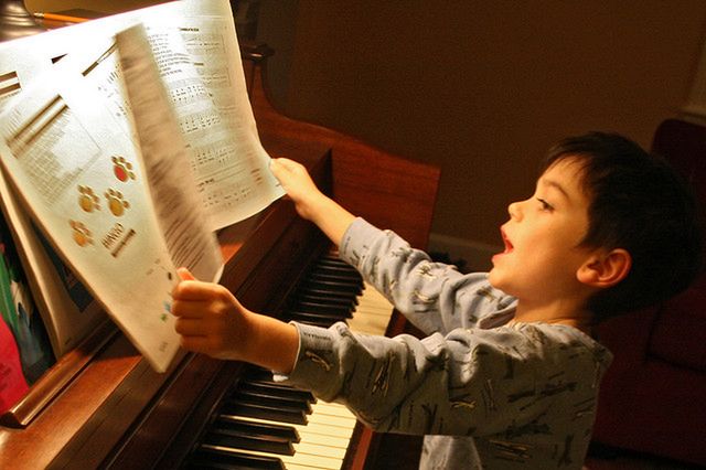 Lekcji gry na pianinie