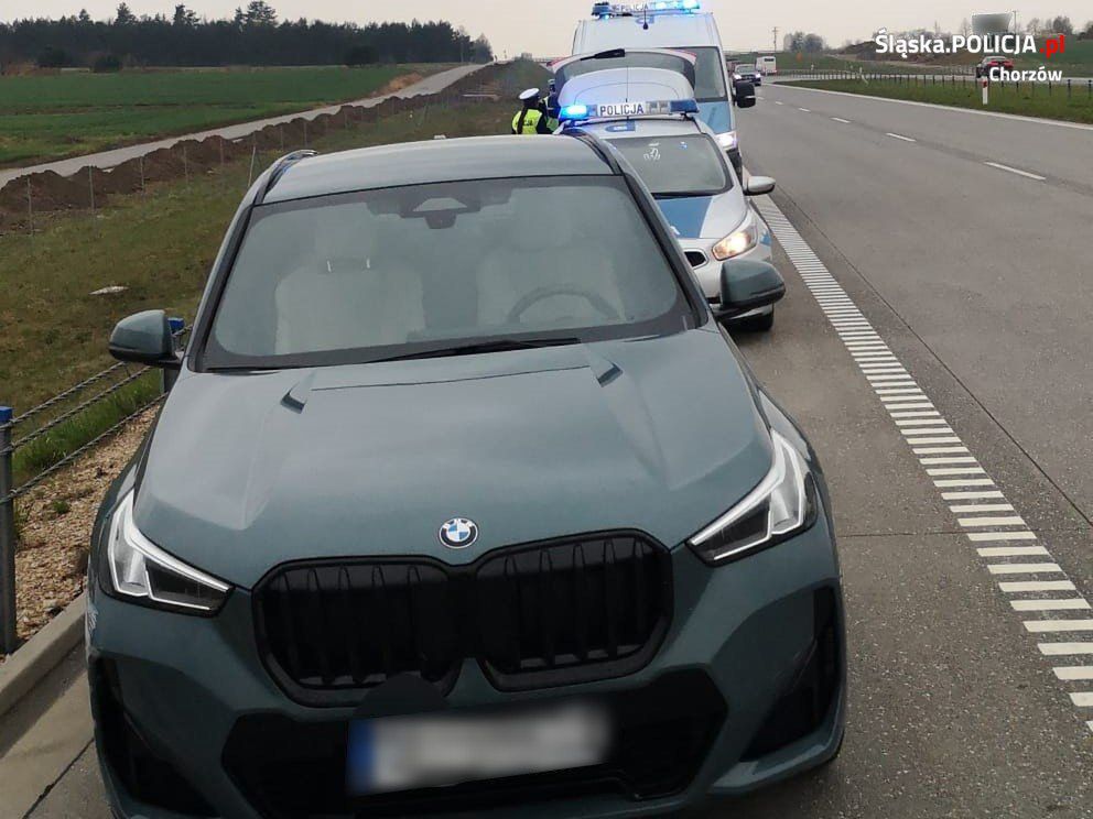 Zabawił się w ciuciubabkę z policjantem Potem zaczął uciekać