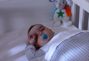 Zapewnij spokojny i zdrowy sen swojemu dziecku - nie tylko przytulenie jest ważne