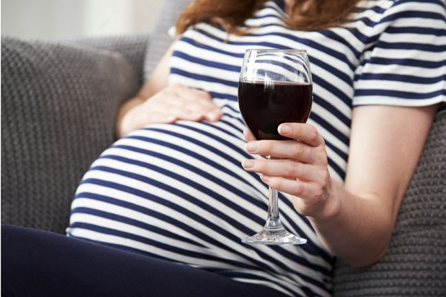 123RF: Skutki picia alkoholu w ciąży