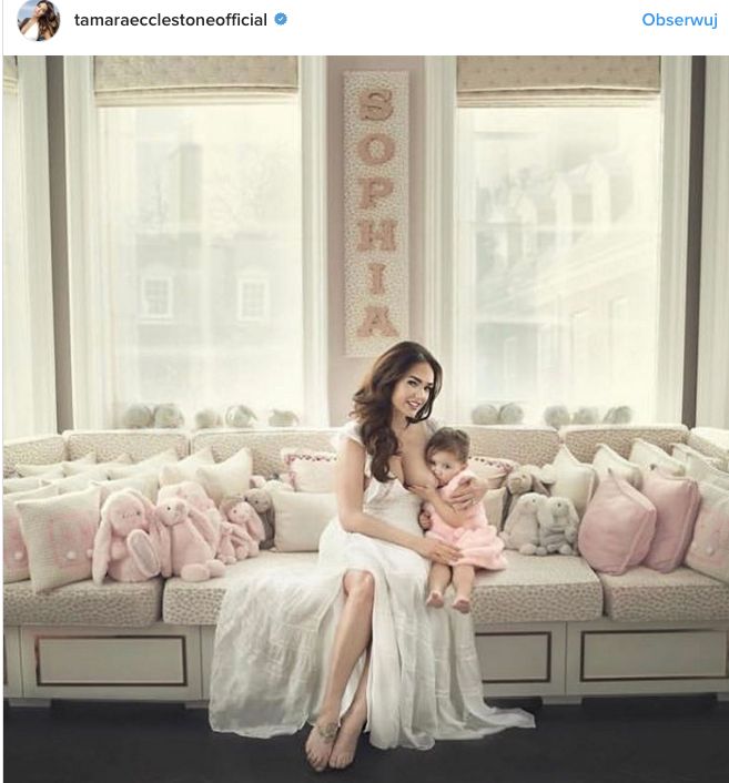 Tamara Ecclestone karmiąca piersią