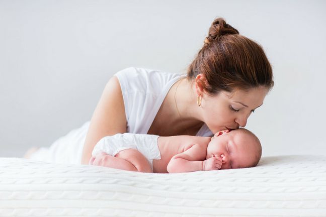 Kobiety odważniej podejmują dzisiaj decyzje o samotnym macierzyństwie