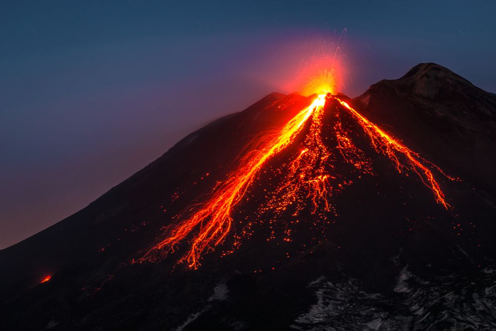 Wulkan Etna Znow Aktywny Pluje Lawa I Wyrzuca Kleby Trujacych Gazow Wp Turystyka
