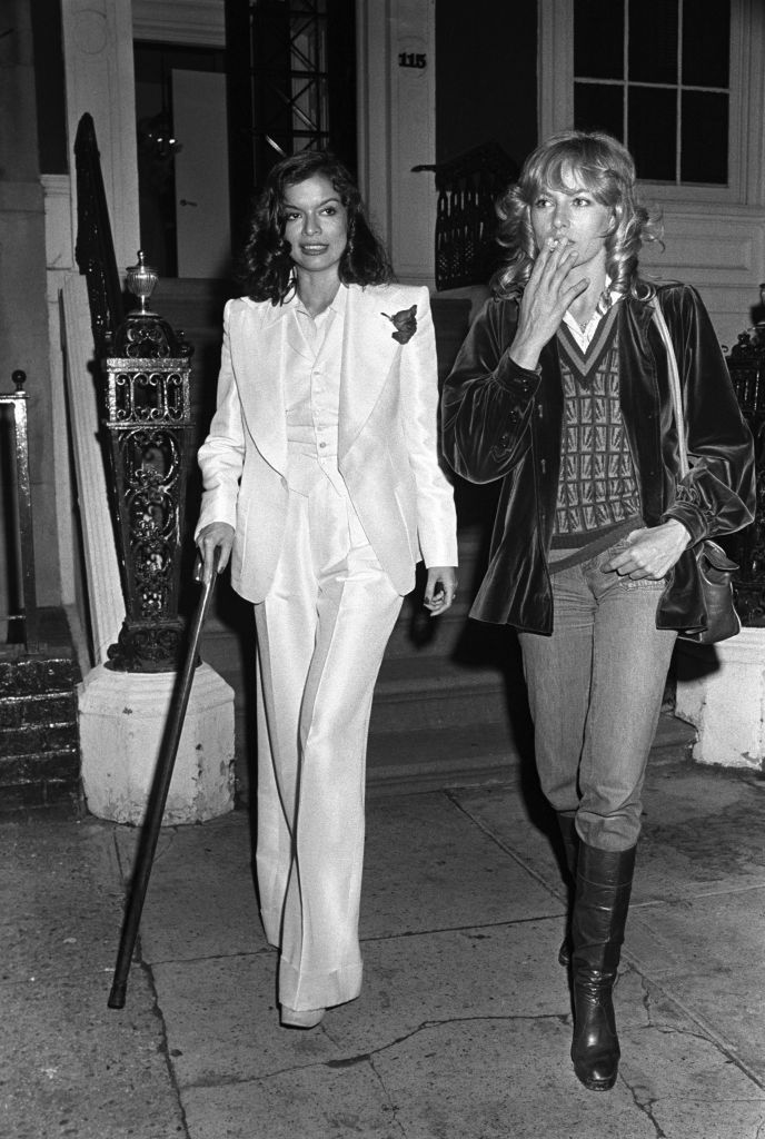 Bianca Jagger w garniturze - tutaj od Halstona
