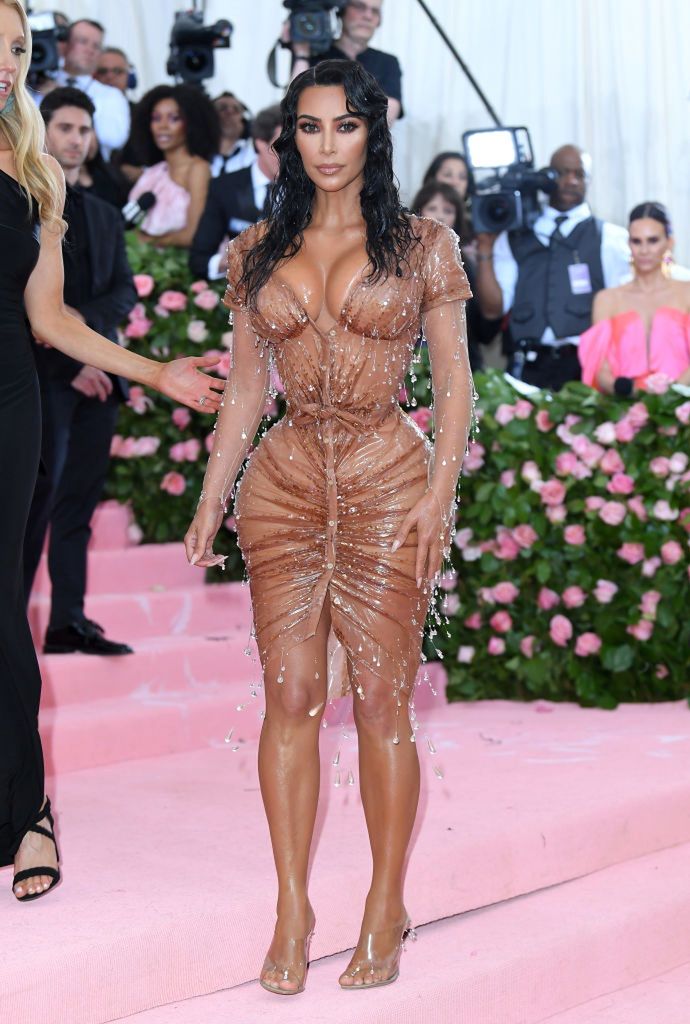 Kim Kardashian en robe Thierry Mugler