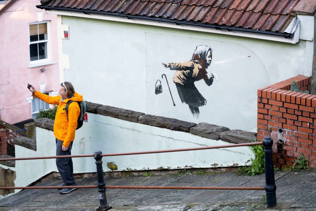 Dom w Bristolu był wart 300 tys. funtów. A potem pojawił się Banksy