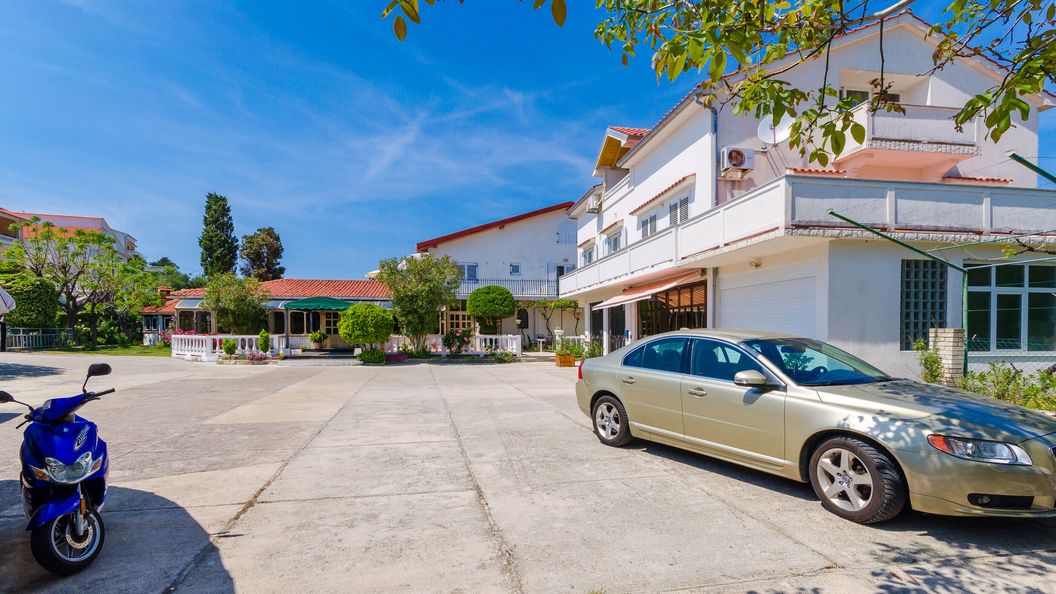 Apartments and Rooms PREKA Rab (1)