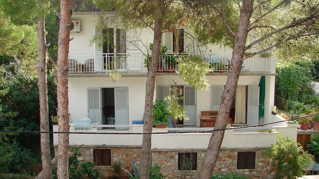 Apartmanok A Tenger Mellett Jelsa, Hvar - 15073 Jelsa (1)