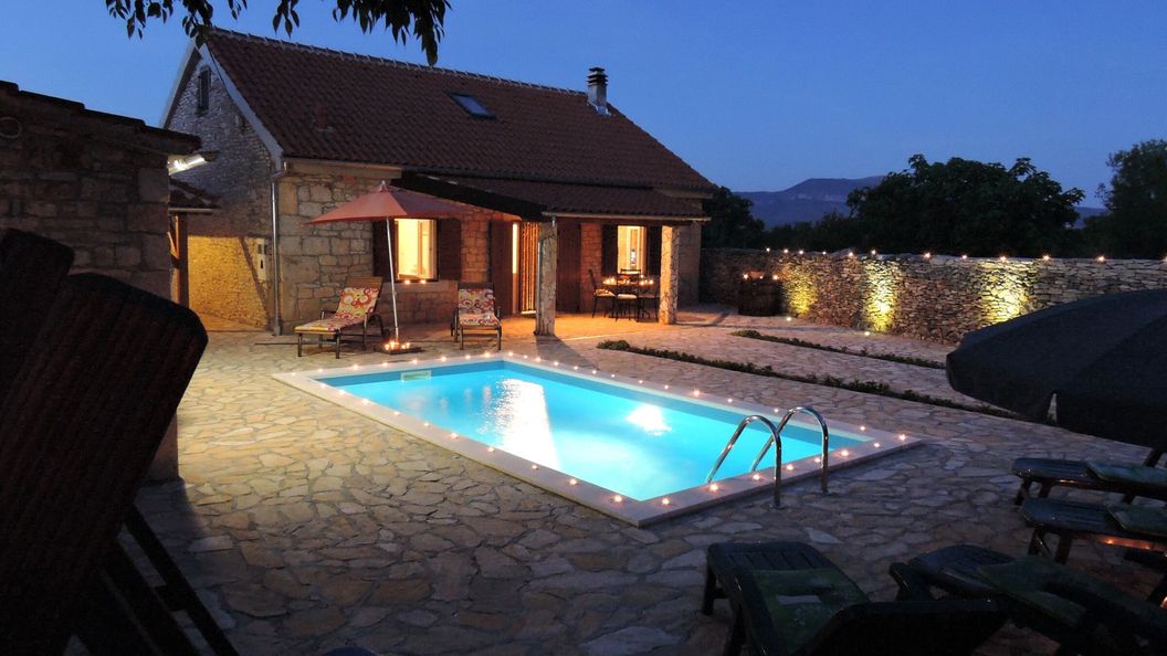 Ház Családok Részére Medencével Gluici Krka - 11337 Gluići (1)