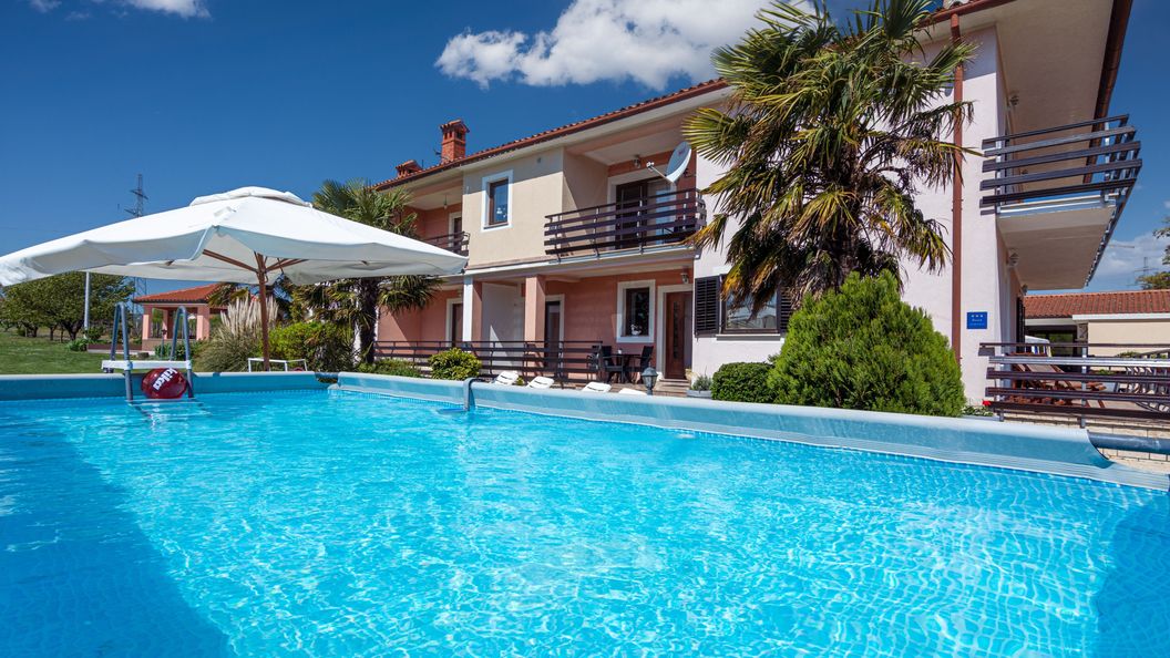 Apartmanok Családok Részére Medencével Cepic, Sredisnja Istra - 11636 Čepić (1)