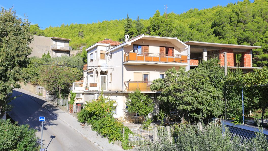 Apartmanok Parkolóhellyel Dugi Rat, Omis - 15417 Dugi Rat (1)