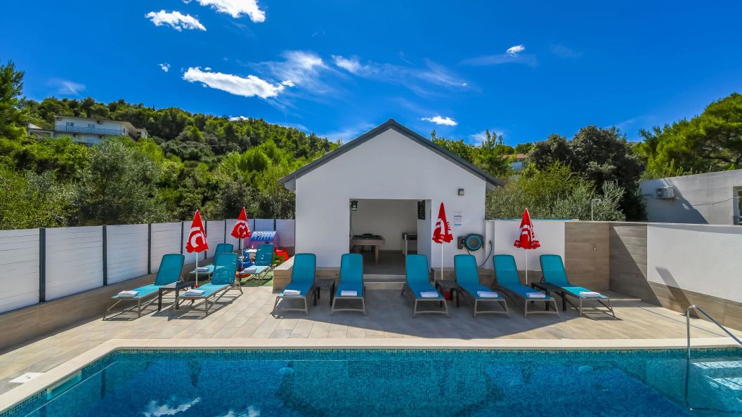 Apartments Villa Niko Arbanija (1)