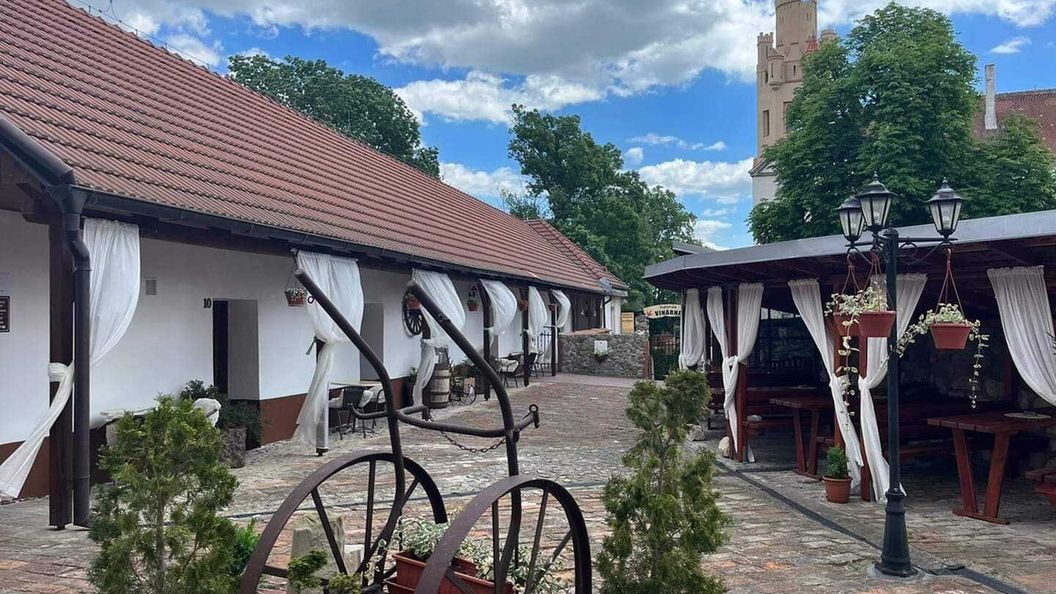 Zámecký penzion Rotunda Břeclav (1)