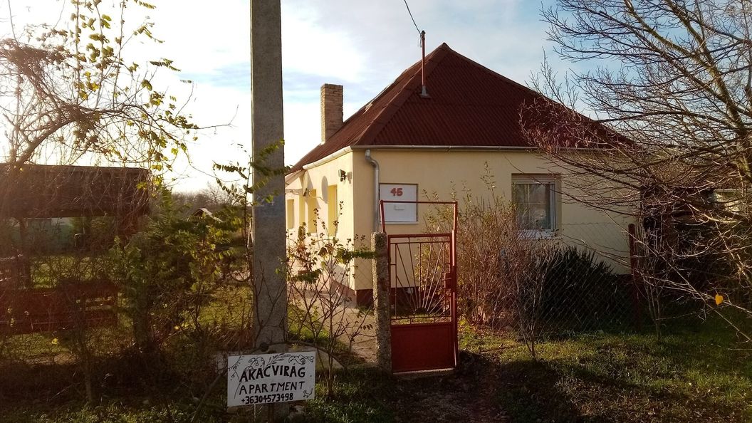 Akácvirág Vendégház Ács Vaspuszta (1)